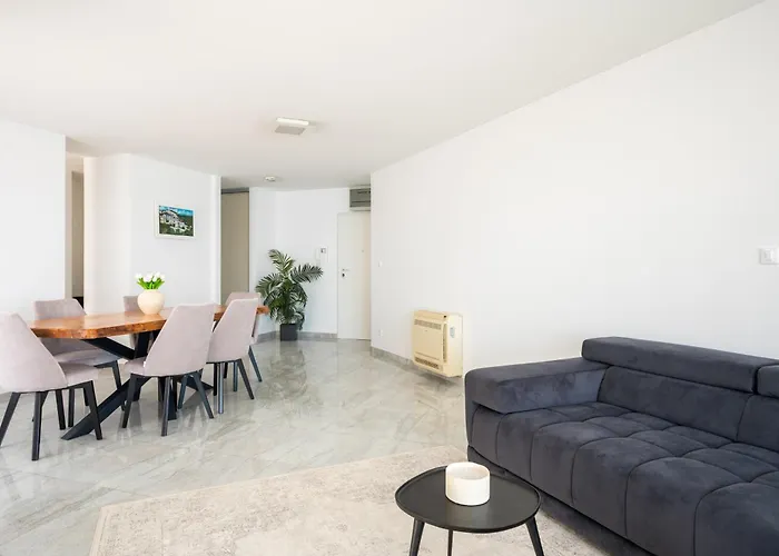 Sea View By Nono Ban *